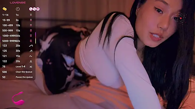 Snapshot of kimmy_chi_ chatting on 10-13-25, 06:19 kimmy chi online show from 10-13-25, 06:19