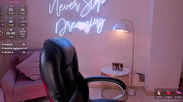 Snapshot of MaddisonLowe chatting on 03-15-25, 09:41 MaddisonLowe online show from 03-15-25, 09:41