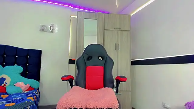 Snapshot of Hellen_moons__ chatting on 09-25-25, 06:22 Hellen moons online show from 09-25-25, 06:22