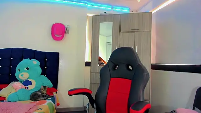 Snapshot of Hellen_moons__ chatting on 10-02-25, 07:10 Hellen moons online show from 10-02-25, 07:10