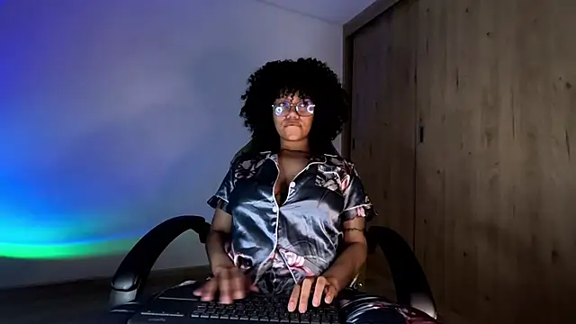 Snapshot of Ale_xandra chatting on 07-02-26, 02:00 Ale xandra online show from 07-02-26, 02:00