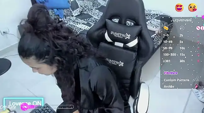 Snapshot of Moon_Sammy chatting on 03-07-25, 01:18 Moon Sammy online show from 03-07-25, 01:18