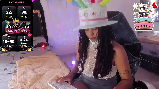 Snapshot of Moon_Sammy chatting on 11-08-25, 01:11 Moon Sammy online show from 11-08-25, 01:11