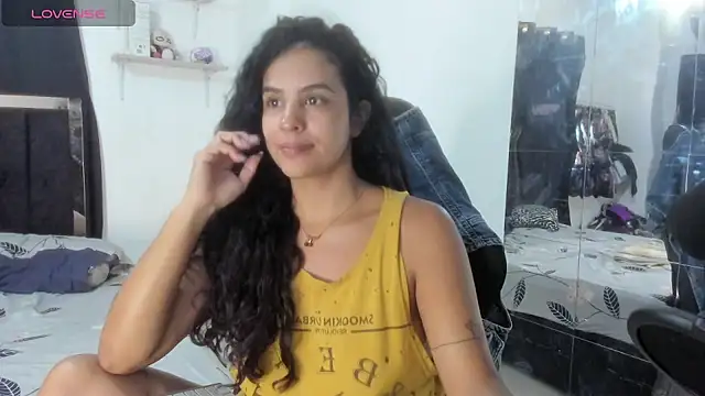 Snapshot of Moon_Sammy chatting on 11-10-25, 01:32 Moon Sammy online show from 11-10-25, 01:32