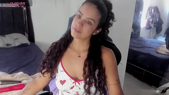 Snapshot of Moon_Sammy chatting on 11-17-25, 01:17 Moon Sammy online show from 11-17-25, 01:17