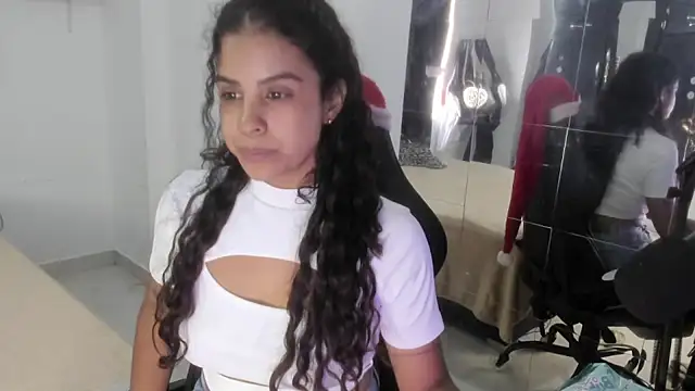 Snapshot of Moon_Sammy chatting on 12-01-25, 04:12 Moon Sammy online show from 12-01-25, 04:12