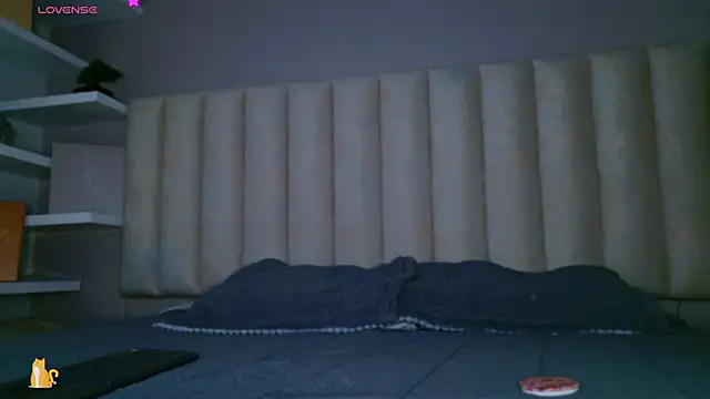 Megan mooree  online show from 11-05-25, 12:16