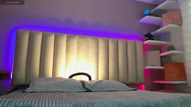 Megan mooree  online show from 11-11-25, 12:05