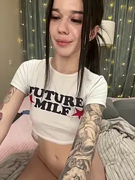 Snapshot of Vika_Gray chatting on 02-19-25, 06:10 Vika Gray online show from 02-19-25, 06:10