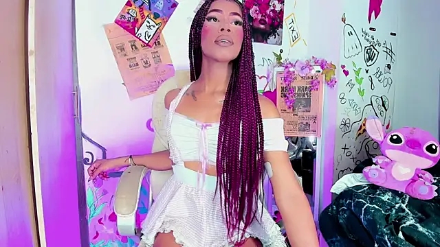 Snapshot of bloom444 chatting on 05-20-26, 03:45 bloom444 online show from 05-20-26, 03:45
