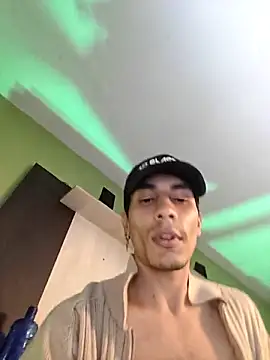 Snapshot of divinityros chatting on 10-27-25, 02:48 divinityros online show from 10-27-25, 02:48