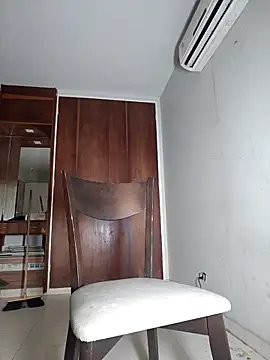 Snapshot of divinityros chatting on 11-26-25, 09:05 divinityros online show from 11-26-25, 09:05