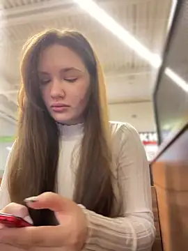 Holly Molii online show from 12-12-24, 05:20