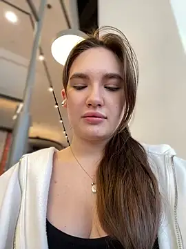 Holly Molii online show from 01-16-25, 08:33