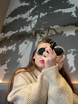 Holly Molii online show from 01-25-25, 07:28