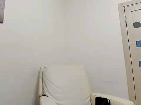 Holly Molii online show from 02-05-25, 04:27