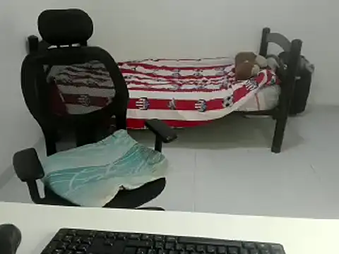 Snapshot of nikol_sexy39 chatting on 02-18-25, 04:26 nikol sexy39 online show from 02-18-25, 04:26