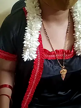 Snapshot of yourtamilcouple chatting on 02-22-25, 05:35 yourtamilcouple online show from 02-22-25, 05:35