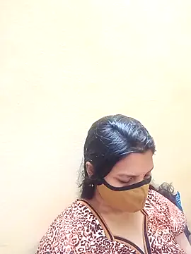 Snapshot of yourtamilcouple chatting on 03-08-25, 05:54 yourtamilcouple online show from 03-08-25, 05:54