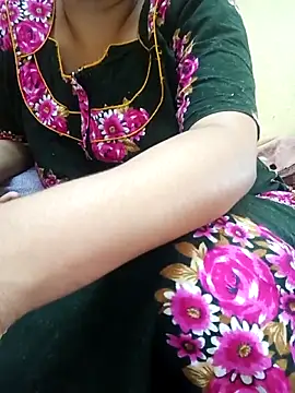 Snapshot of yourtamilcouple chatting on 09-13-25, 06:46 yourtamilcouple online show from 09-13-25, 06:46