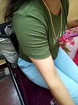 Snapshot of yourtamilcouple chatting on 11-05-25, 11:43 yourtamilcouple online show from 11-05-25, 11:43