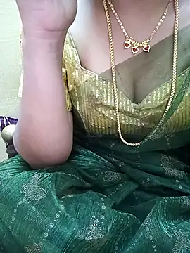 Snapshot of yourtamilcouple chatting on 11-29-25, 04:21 yourtamilcouple online show from 11-29-25, 04:21