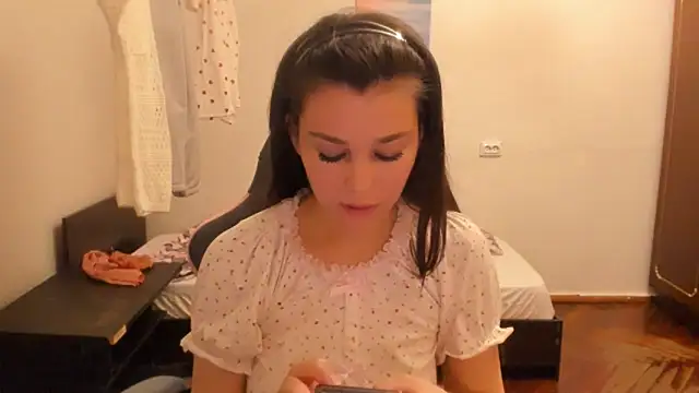 Snapshot of LunaXmii chatting on 02-10-25, 05:19 LunaXmii online show from 02-10-25, 05:19