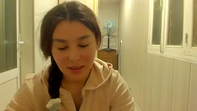 Snapshot of LunaXmii chatting on 11-01-25, 11:29 LunaXmii online show from 11-01-25, 11:29