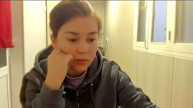 Snapshot of LunaXmii chatting on 12-19-25, 02:29 LunaXmii online show from 12-19-25, 02:29
