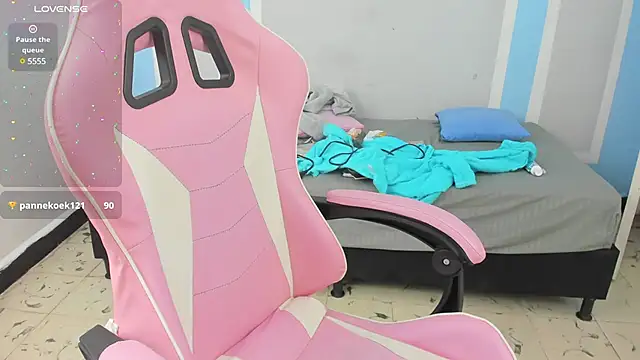 Snapshot of im_angels77 chatting on 01-11-25, 10:40 im angels77 online show from 01-11-25, 10:40