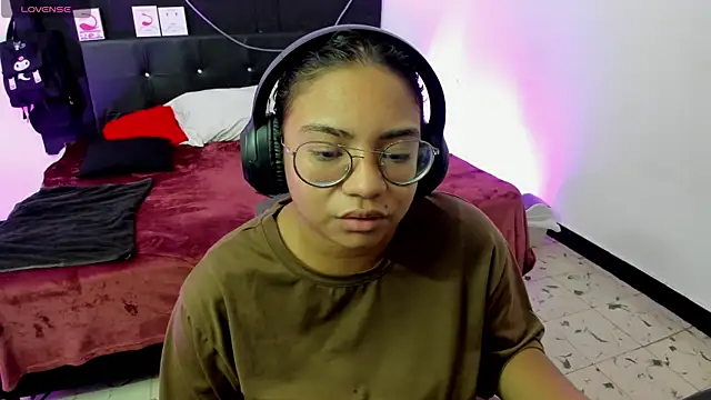 Snapshot of im_angels77 chatting on 02-22-25, 02:39 im angels77 online show from 02-22-25, 02:39