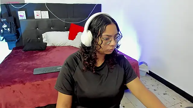 Snapshot of im_angels77 chatting on 02-26-25, 02:15 im angels77 online show from 02-26-25, 02:15