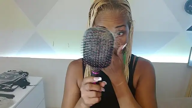 Snapshot of NatashaDormat chatting on 11-11-25, 01:22 NatashaDormat online show from 11-11-25, 01:22