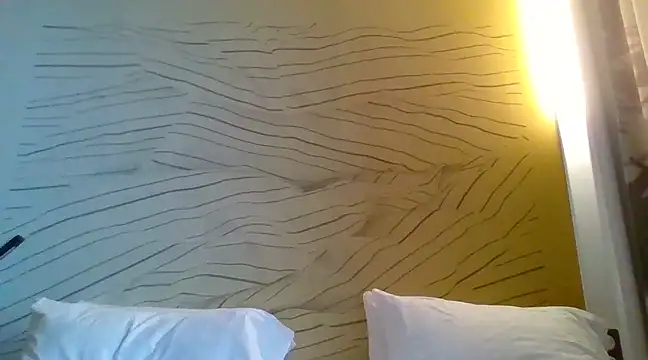 Snapshot of CaroAndMarc chatting on 02-15-25, 04:56 CaroAndMarc online show from 02-15-25, 04:56