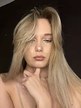 Snapshot of Alisa_Rise chatting on 02-13-25, 07:52 Alisa Rise online show from 02-13-25, 07:52