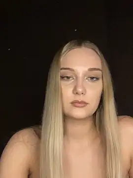 Snapshot of Alisa_Rise chatting on 02-16-25, 04:42 Alisa Rise online show from 02-16-25, 04:42