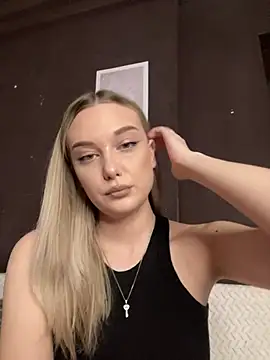 Snapshot of Alisa_Rise chatting on 03-02-25, 06:40 Alisa Rise online show from 03-02-25, 06:40