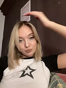 Snapshot of Alisa_Rise chatting on 03-16-25, 06:44 Alisa Rise online show from 03-16-25, 06:44