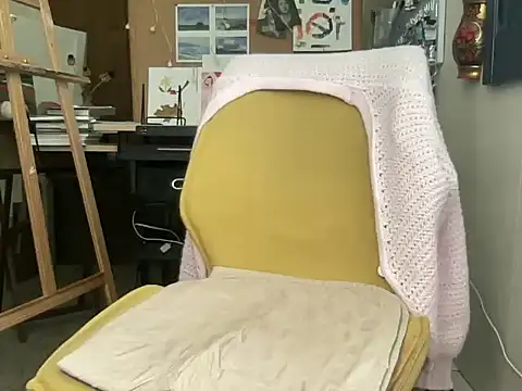 Snapshot of naughtyonbicycle chatting on 11-16-25, 02:44 naughtyonbicycle online show from 11-16-25, 02:44