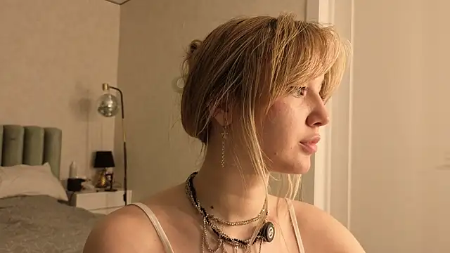 bonnyfloweer online show from 05-17-26, 06:37
