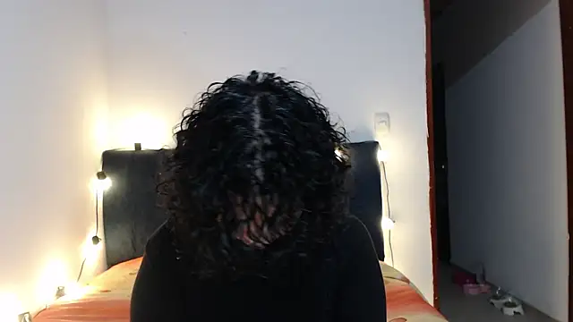 Snapshot of Bitsy_Messy chatting on 06-15-26, 11:18 Bitsy Messy online show from 06-15-26, 11:18