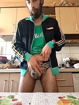 Snapshot of vulpe8400 chatting on 03-08-25, 08:22 vulpe8400 online show from 03-08-25, 08:22