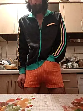 Snapshot of vulpe8400 chatting on 10-12-25, 06:51 vulpe8400 online show from 10-12-25, 06:51