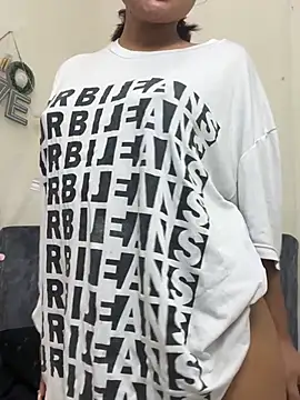 lindacastro02 online show from 06-05-26, 01:56