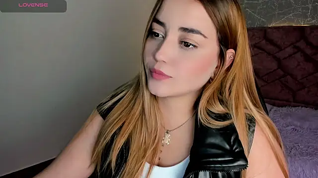 Lucia star   online show from 12-28-24, 08:04