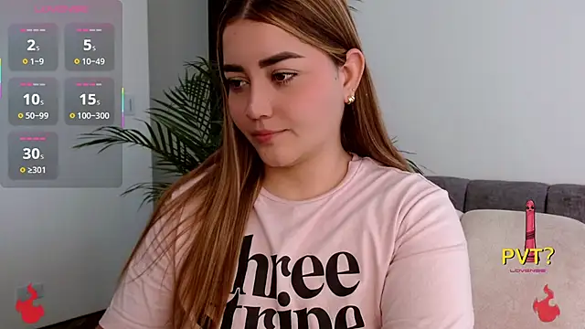 Lucia star   online show from 10-18-25, 04:19