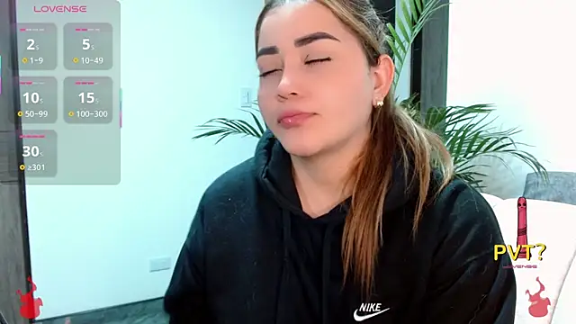 Lucia star   online show from 10-19-25, 11:49