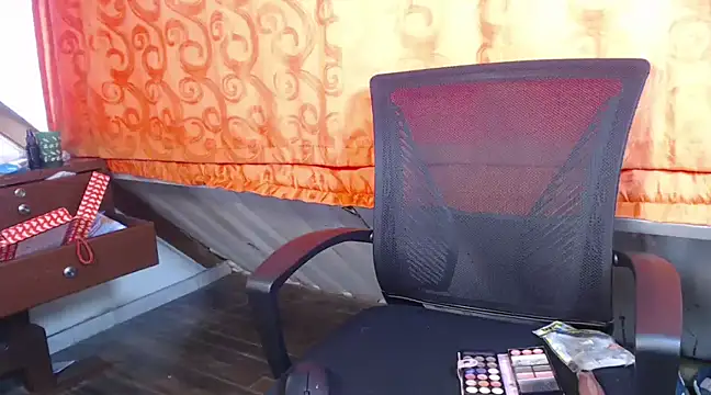 Snapshot of sweetdam12 chatting on 12-24-24, 04:40 sweetdam12 online show from 12-24-24, 04:40