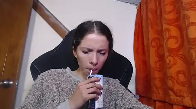 Snapshot of sweetdam12 chatting on 02-04-25, 09:10 sweetdam12 online show from 02-04-25, 09:10