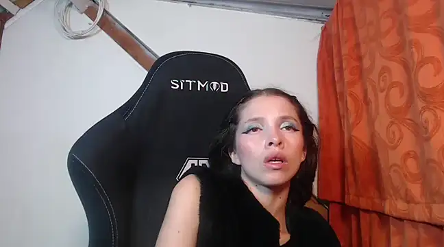 Snapshot of sweetdam12 chatting on 02-11-25, 11:12 sweetdam12 online show from 02-11-25, 11:12